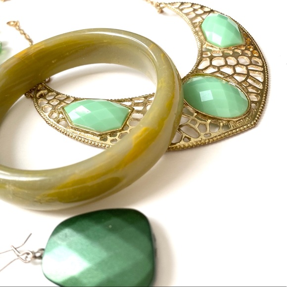 Green Gold Tone Jewelry Lot - Picture 2 of 5